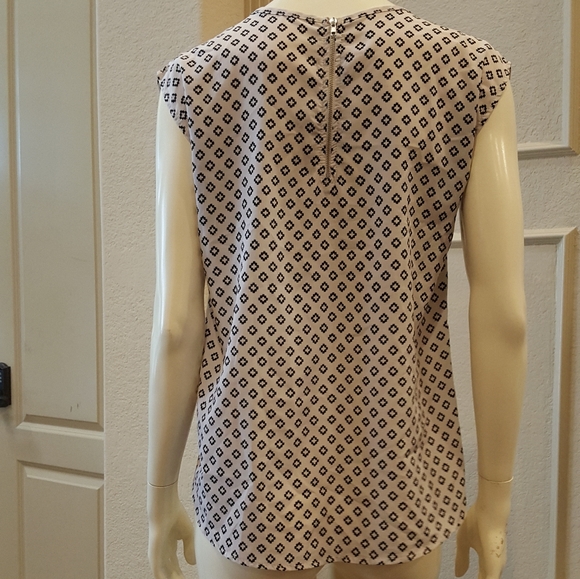 Geometric Pattern Blouse - Picture 2 of 2
